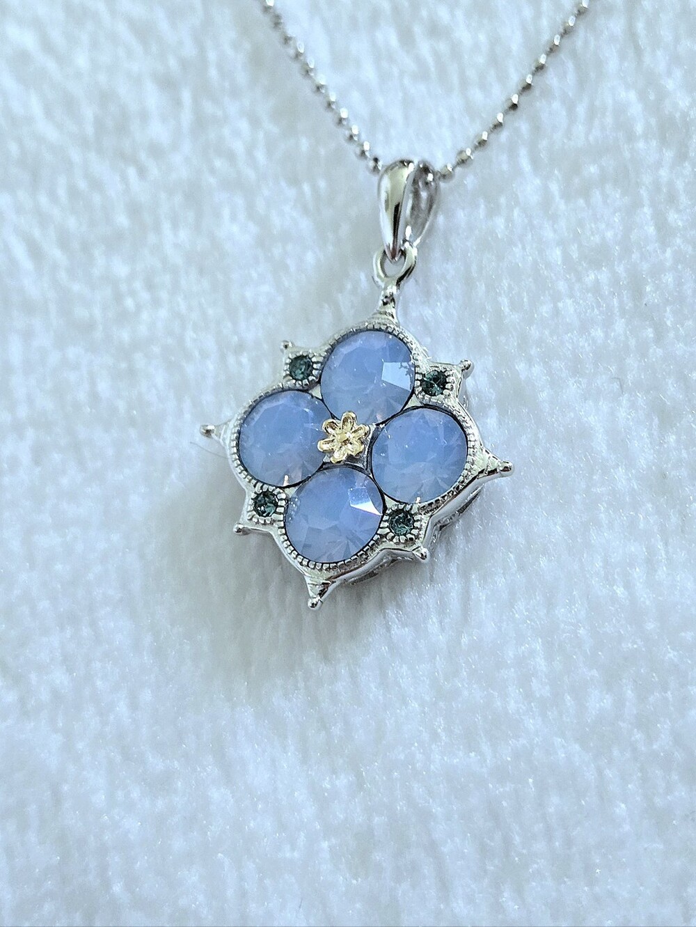 bleu💙 sage Swarovski Flower🏵 Pendant Necklace - NWT - Picture 4 of 16